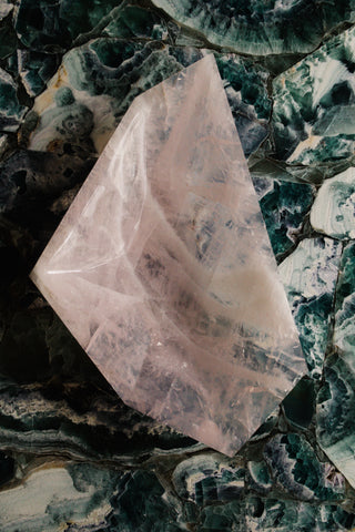Ritual bowl rose quartz (6 corners - 14” long)
