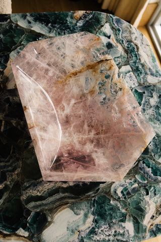Ritual bowl rose quartz (7 corners - 16” long)